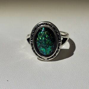 Fashion Jewelry Silver Ring with Shimmering Green Stone